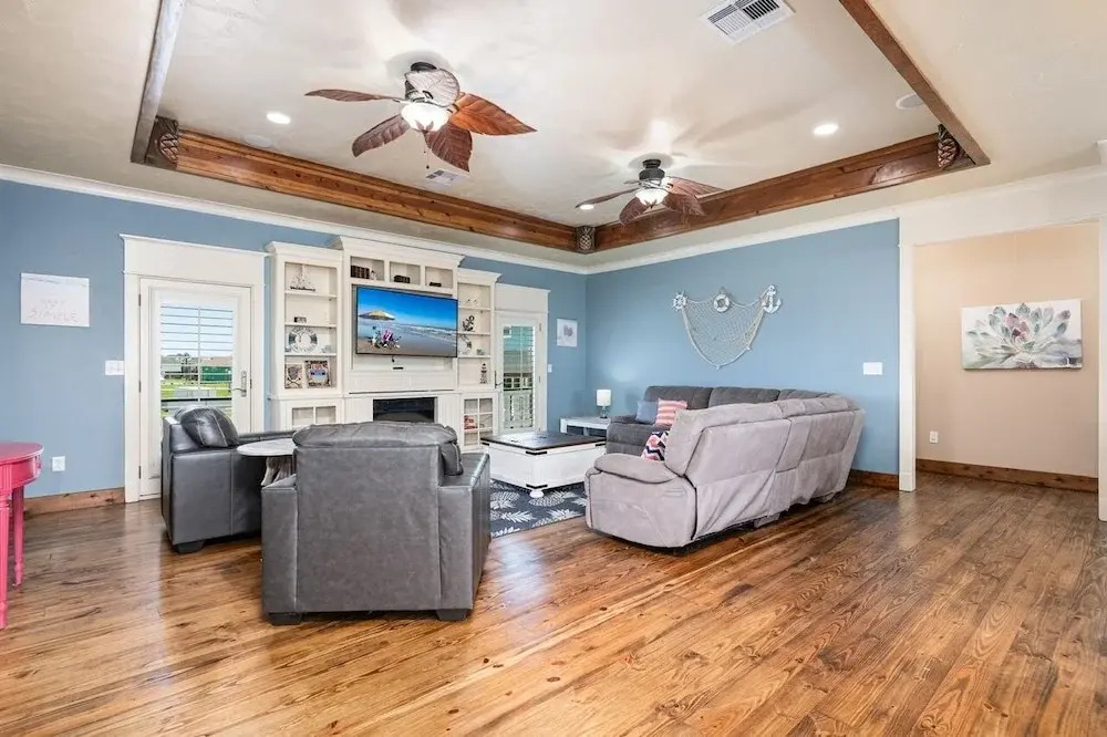 Yoho Hideout 4 Bedroom Home by RedAwning