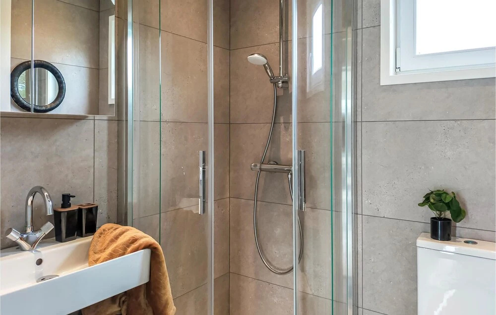 3 Bedroom Awesome Home In Heinkenszand