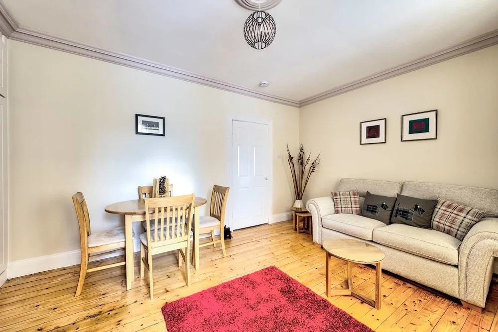 Stylish Royal Mile Apt: Heart of Historic Old Town