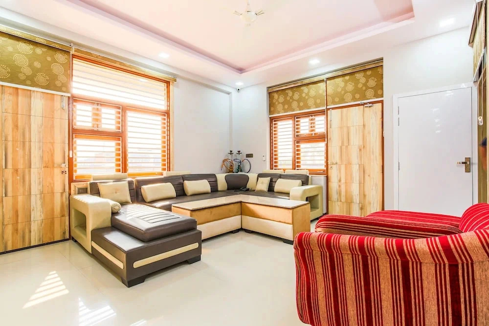 SR 1 by FabHotel