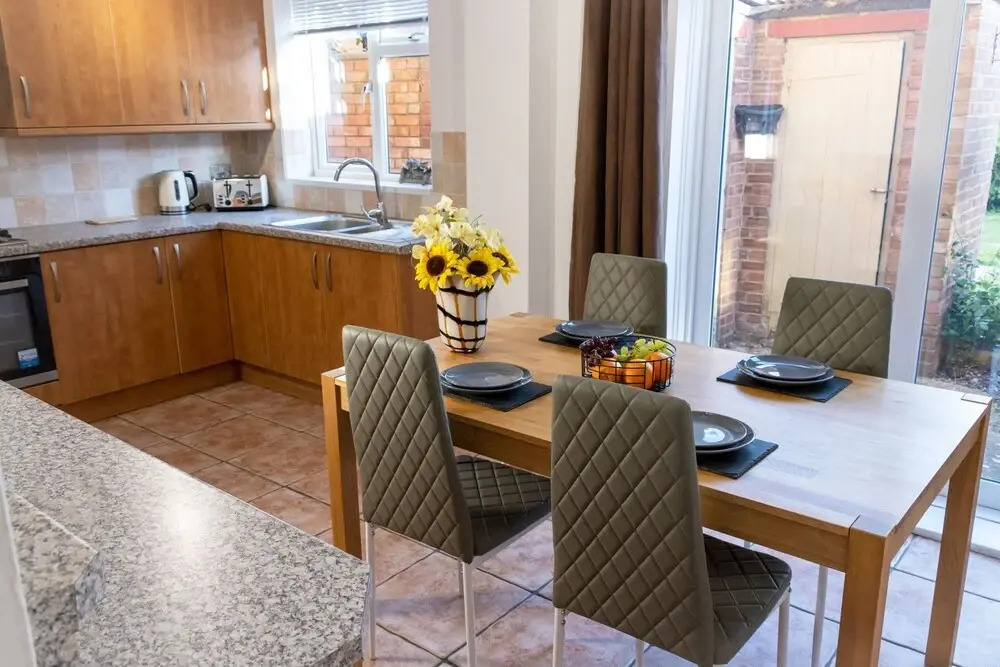 Catsbrook House - Sleeps 7 - Business Travellers Accommodation