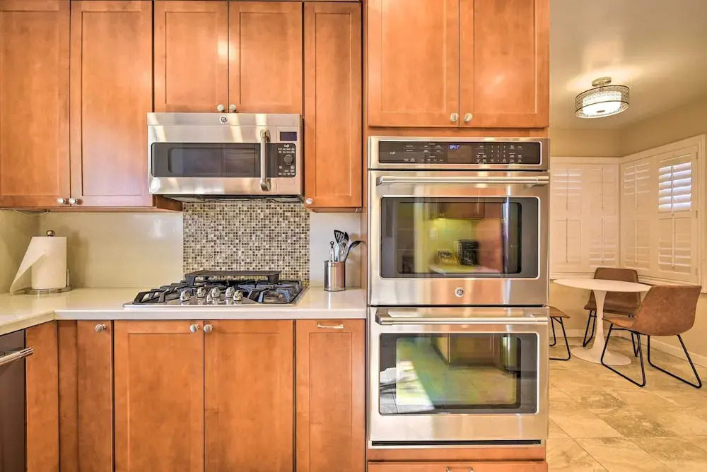 Los Angeles Suite ~ 12 Mi From Downtown!
