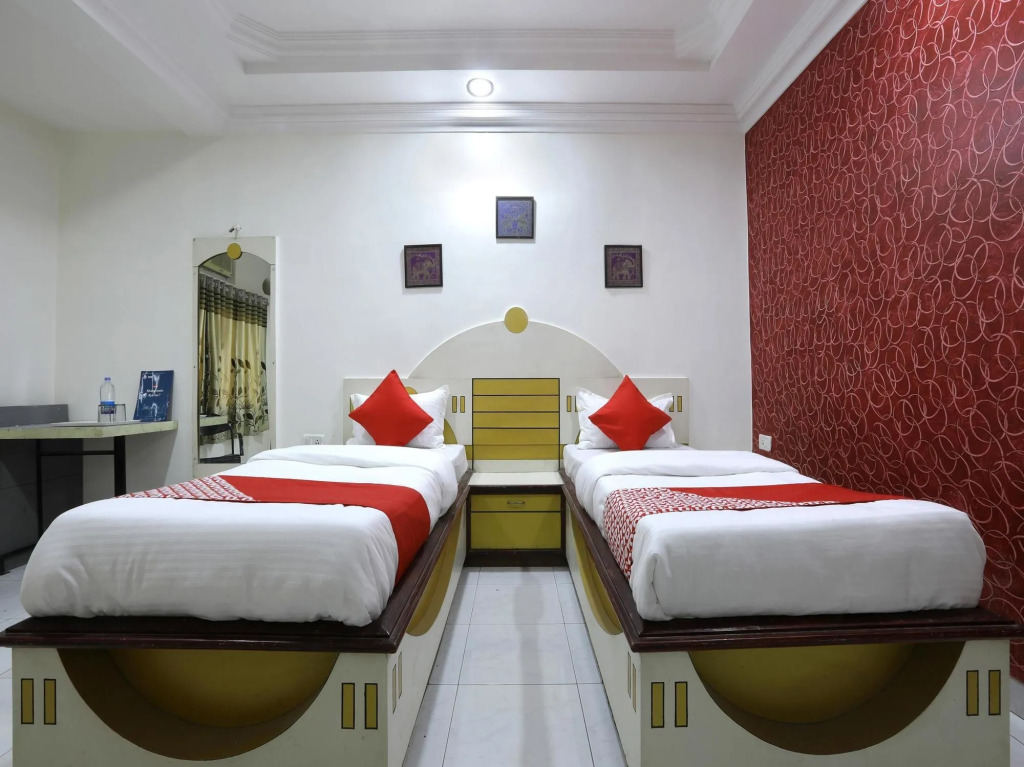 OYO Flagship 12049 Hotel Ravi Kiran Executive