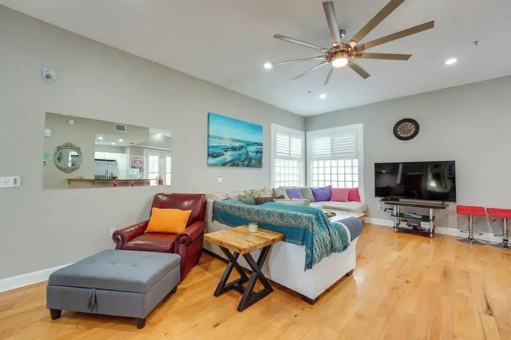 Coastal 'sea Side' Townhome - Walk to Beach!