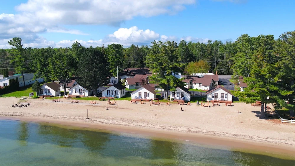 Beach House Lakeside Cottages