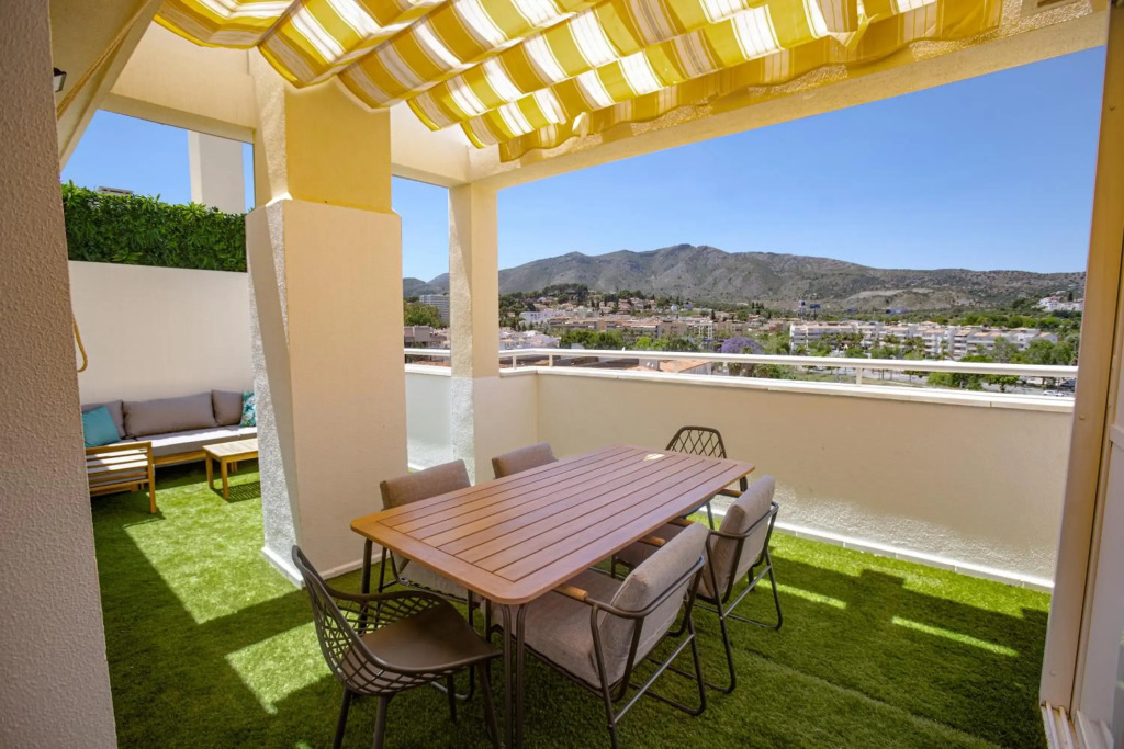 Beautiful apartment with 2 terraces, Pool & Beach