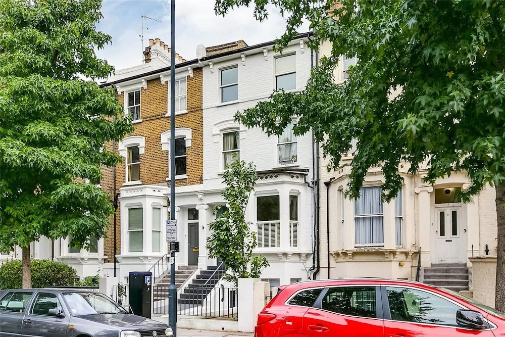 Incredible 2 Bedroom Apartment With Garden in Hammersmith