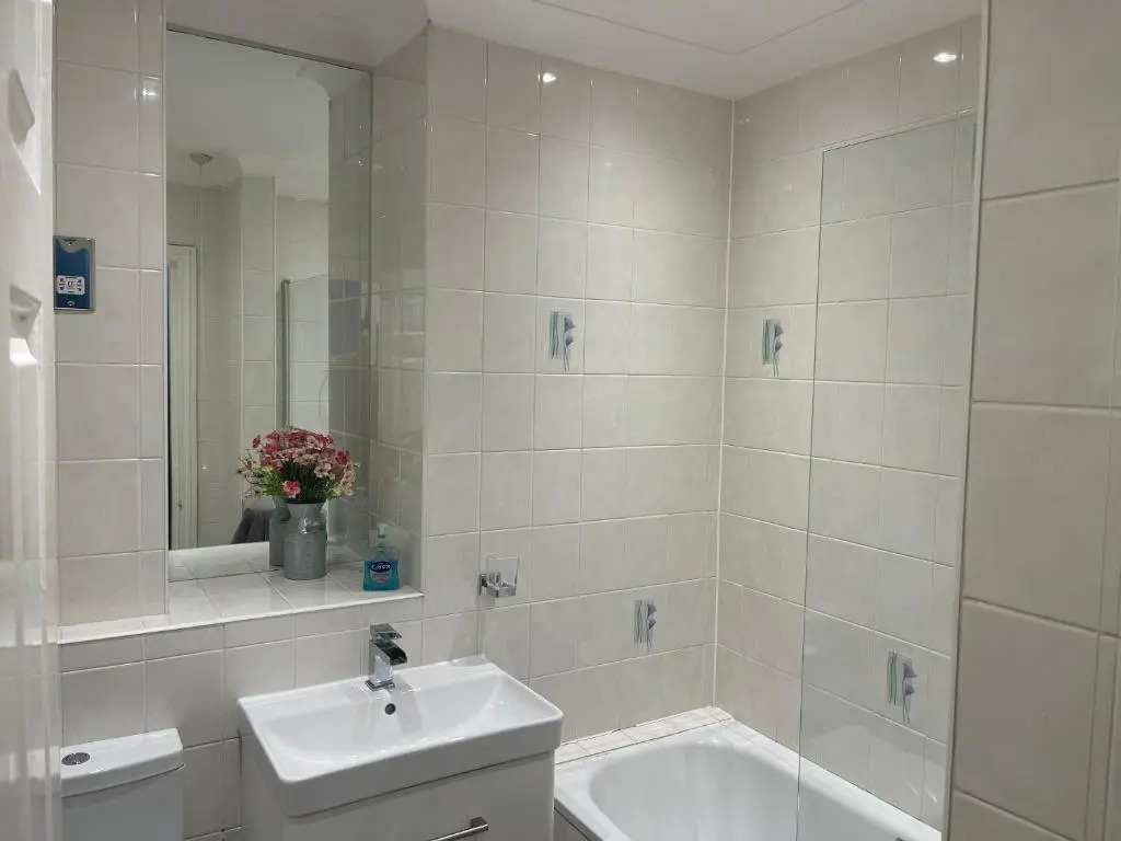 Stylish 2 Bed Penthouse in Trendy Pontcanna