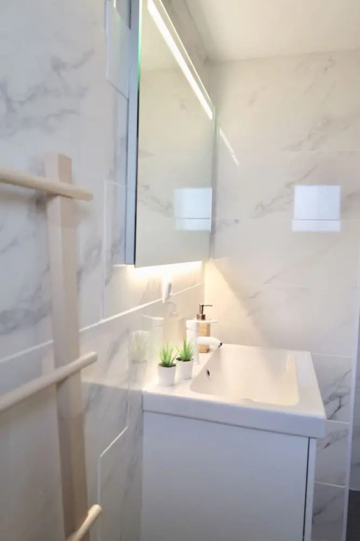 New Skandinavian penthouse-5min to beach