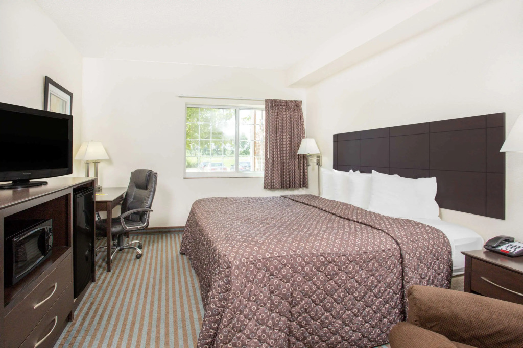 Super 8 by Wyndham Cedar Falls