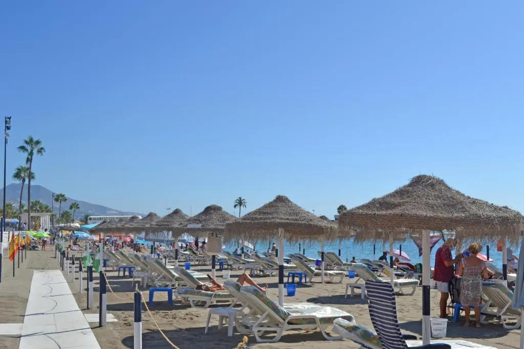 2 BEDROOM 2 BATHROOM APARTMENT in the heart of Fuengirola with big terrace and free parking space close to beach