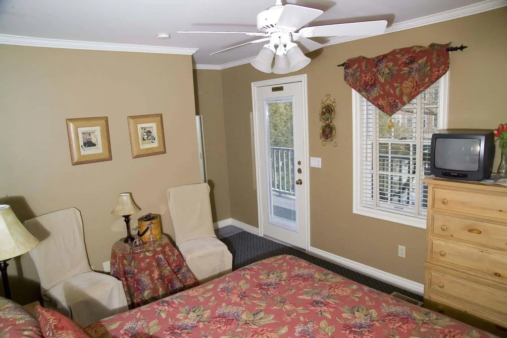 WeatherPine Inn