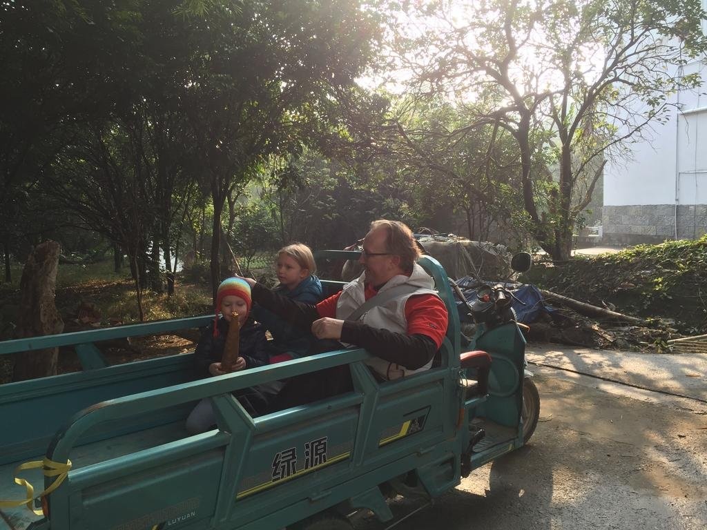 Yangshuo Dahuwai Camps Hotel