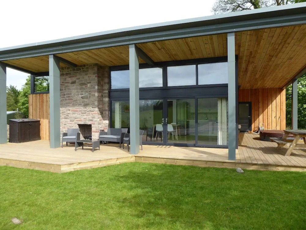 Oak Lodge