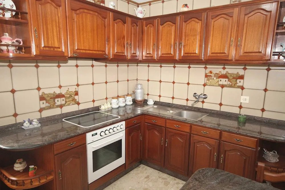 House - 5 Bedrooms with Sea views - 107775