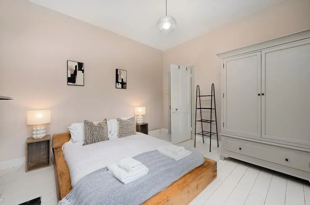 VESTO Three Bedroom Apartment in Clapham
