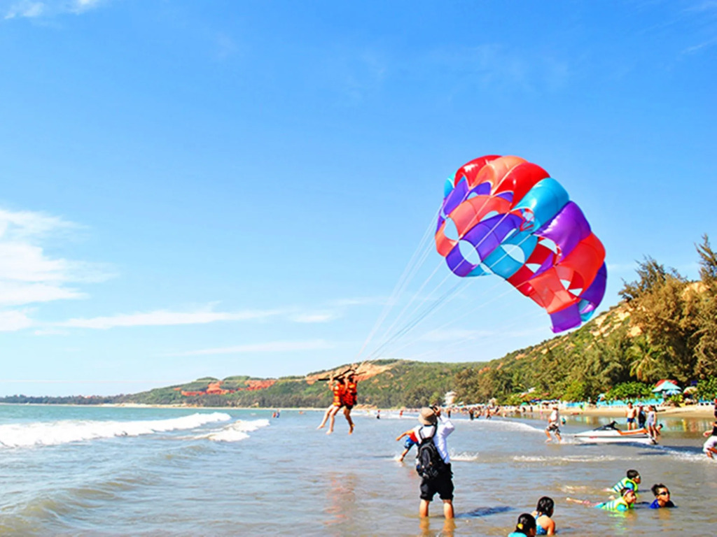 Hon Rom Central Beach Resort