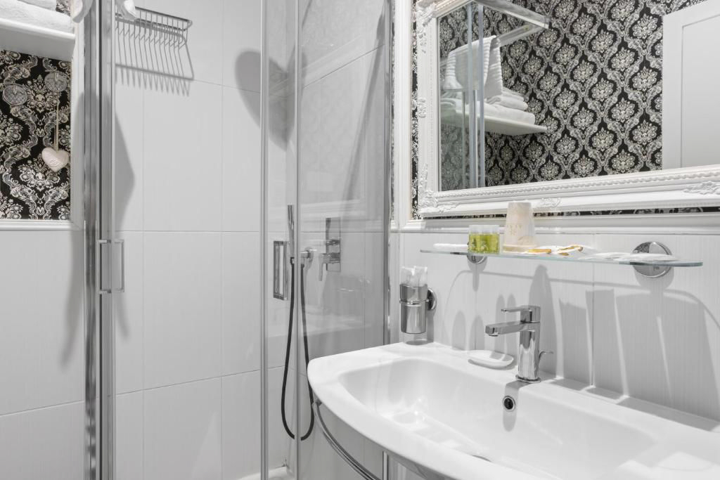GHR Navona Inn