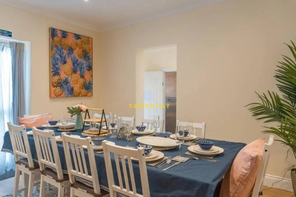 5 Bed/4 Bath At Wembley Stadium & Free Parking