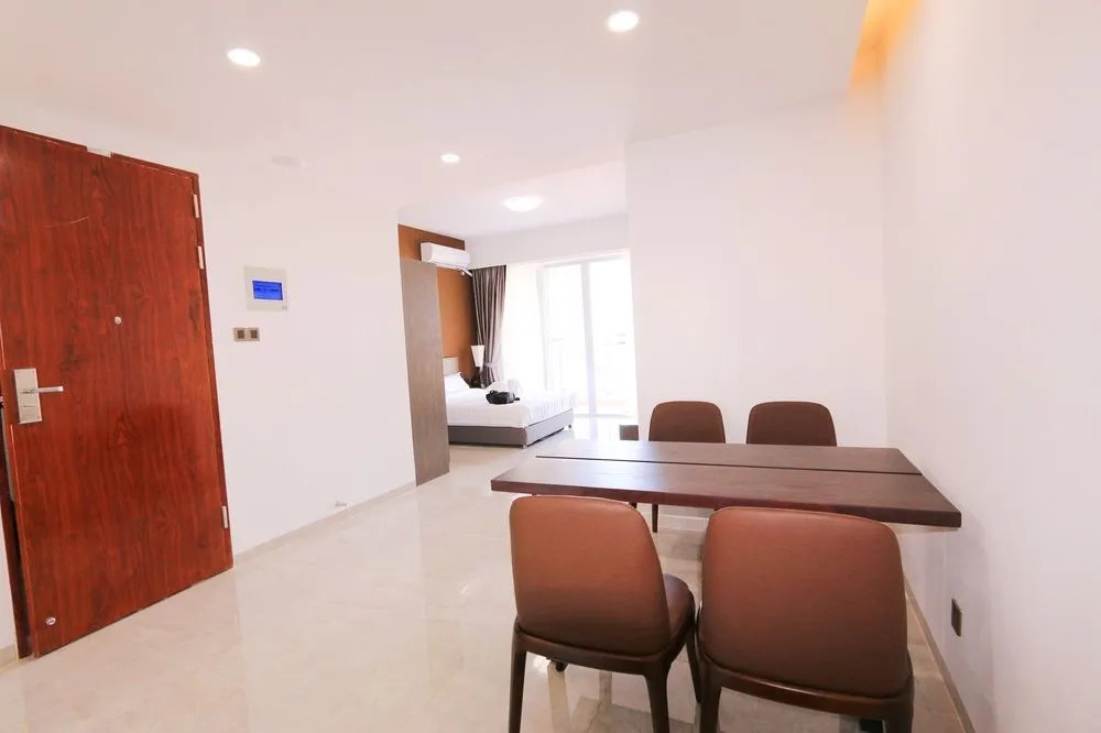 EASTLAND Hotel & Apartment