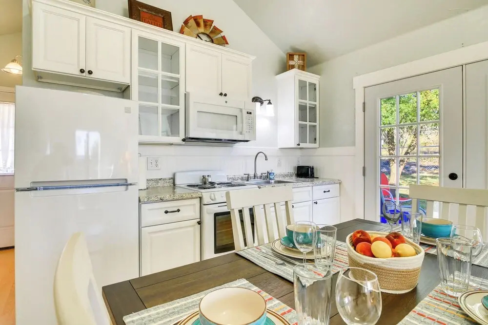 Ranch Cabin w/ Decks, 10 Mi to Fredericksburg