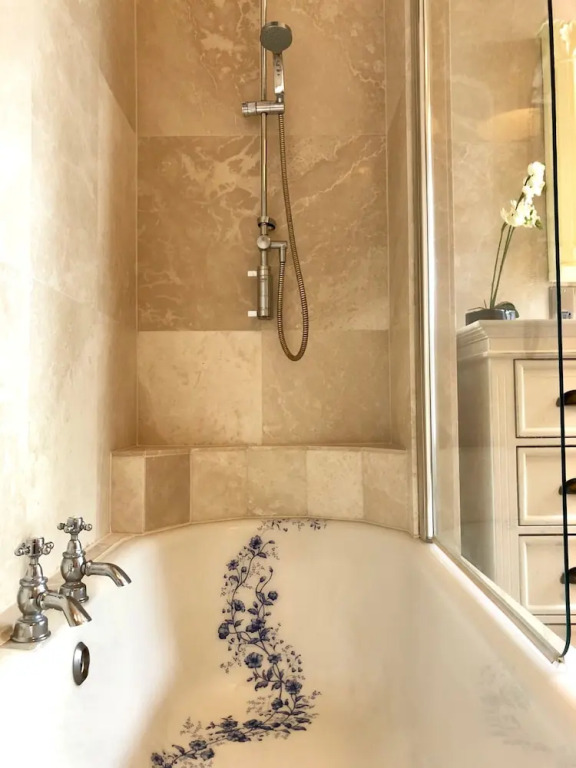 4 Bedroom Georgian Flat In New Town
