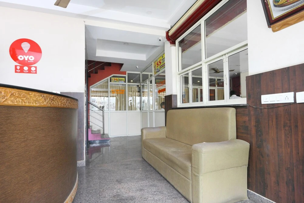 Oyo 6637 Hotel Bvn Grand