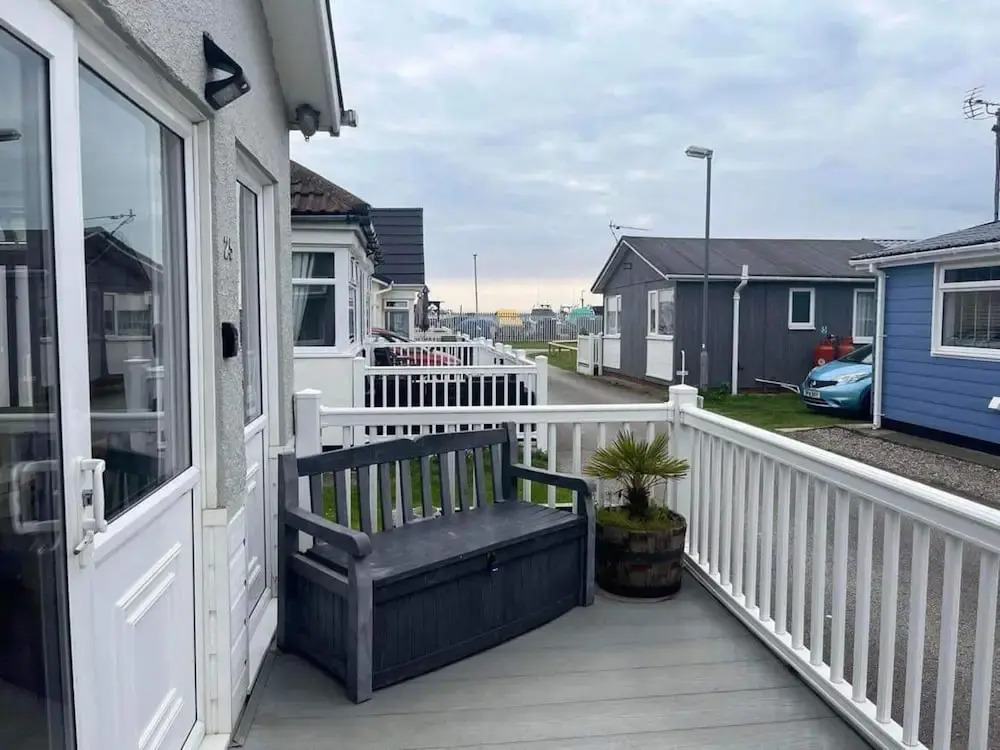 Seasideescape-2br-sleeps4-parking-petsok-fireplace