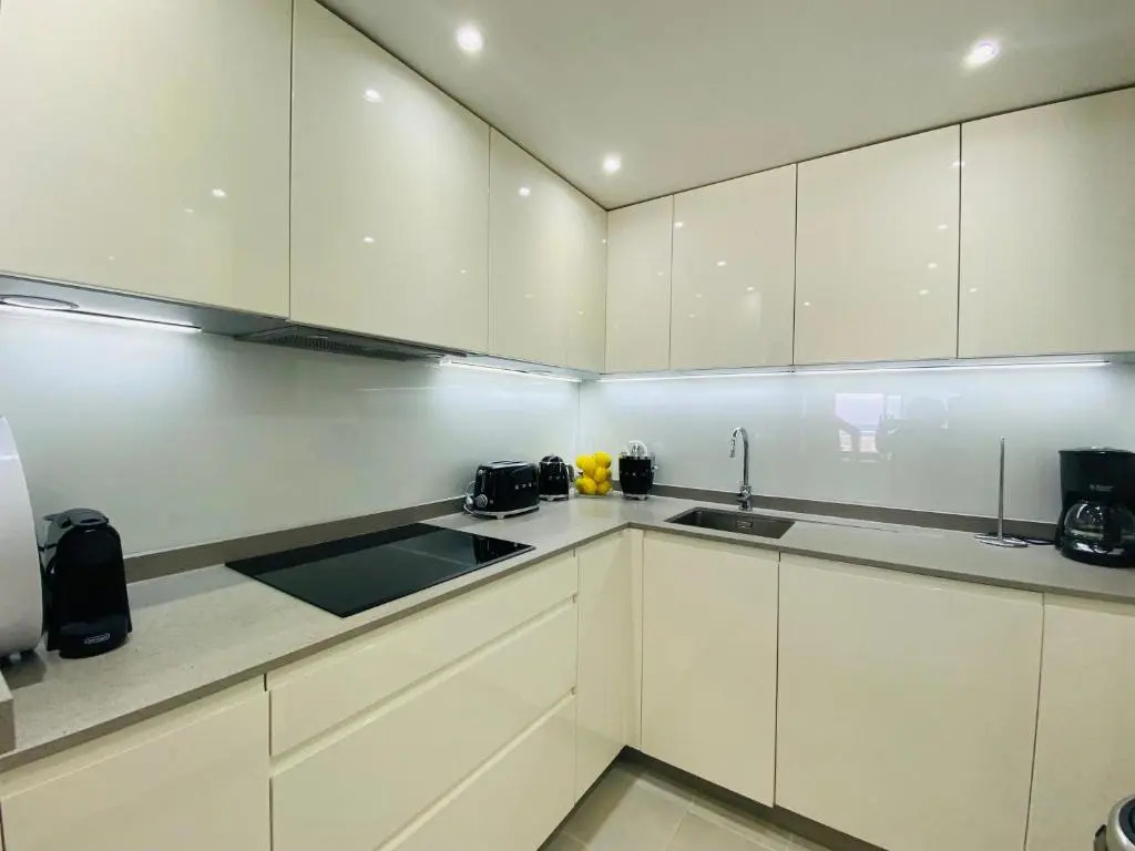 D9 Espectacular y moderno apartamento en primera línea - Estepona - Sinfonia del Mar