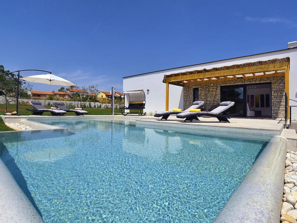 Comfortable, Stylish, Detached Villa With Garden, Private Pool, Near the Beach