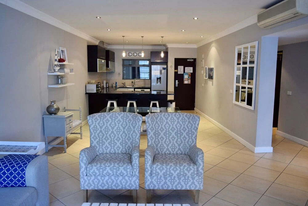Beach House-style Apartment In City Centre