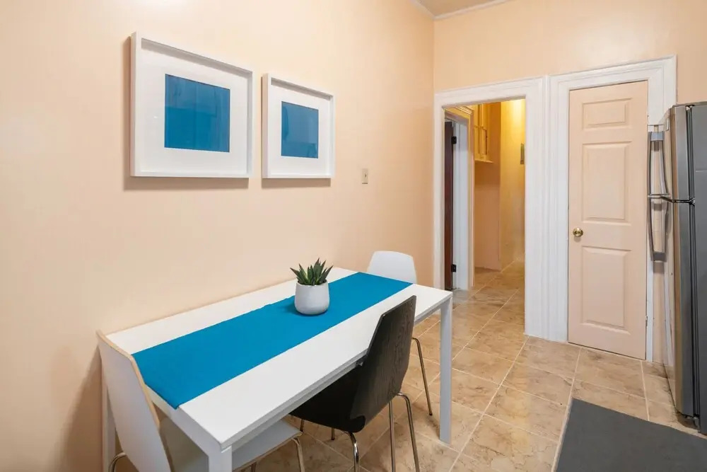 Spacious 3 Bdrm Close To Trains & Shops
