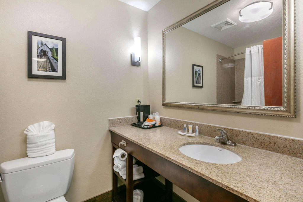 Comfort Suites Hopkinsville near Fort Campbell