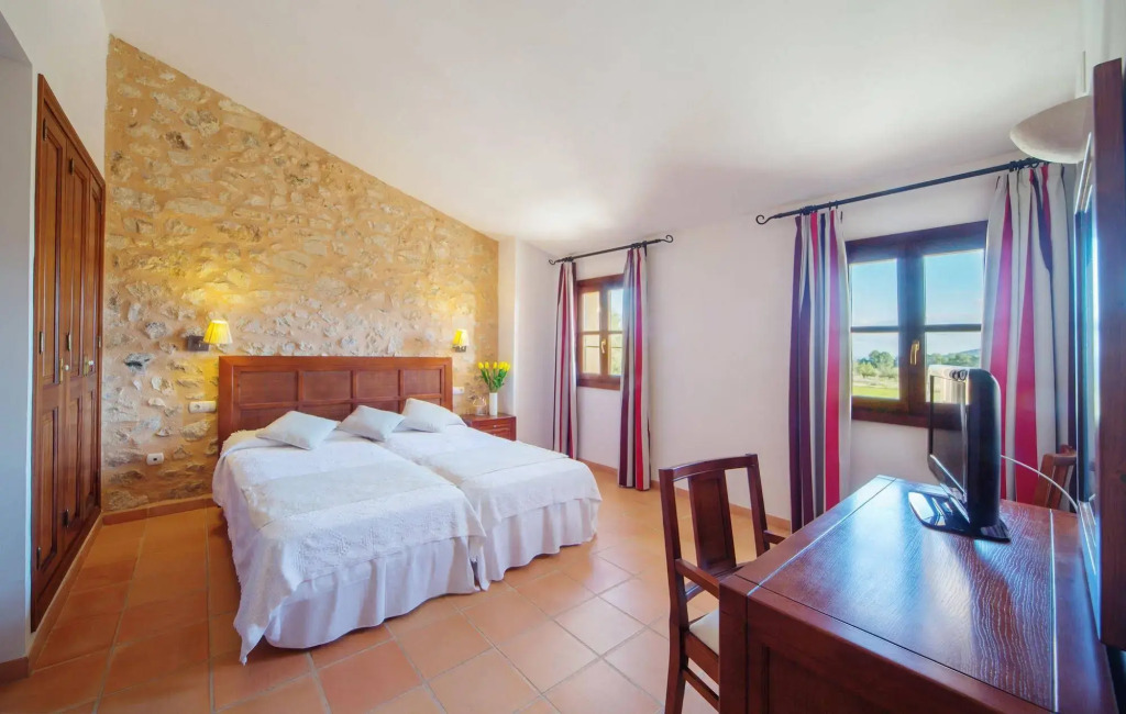 Hotel Rural Es Riquers