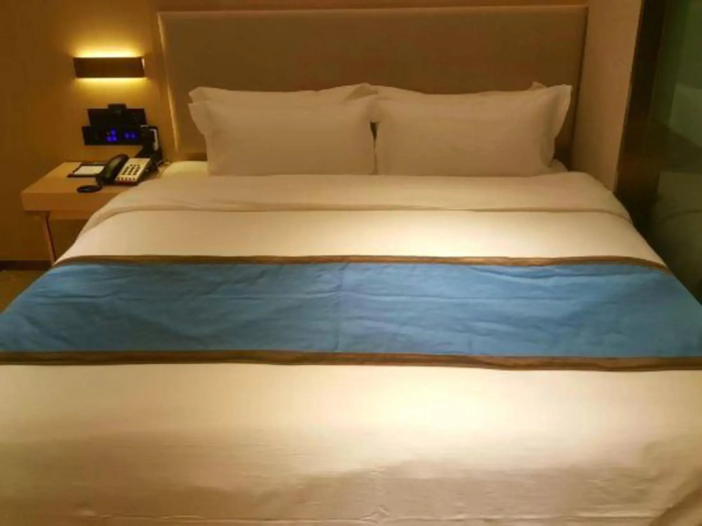 Chongqing Chaomu Collection Hotel (Banan Wanda Xuetangwan Subway Station)