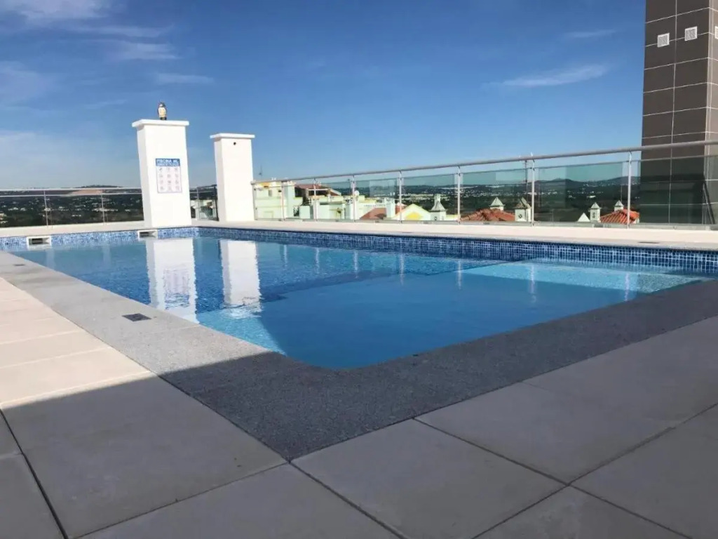 AT10 Superb 2 Bed apartment with Roof Top Pool, Air con close to Falesia Beach