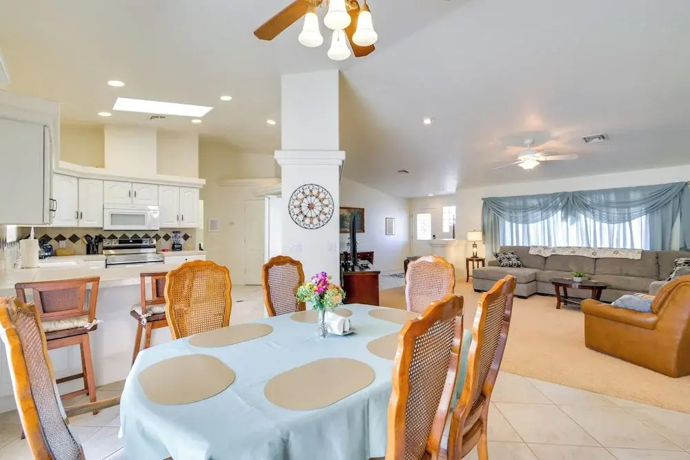 4 Mi to London Bridge: Lake Havasu City Home!