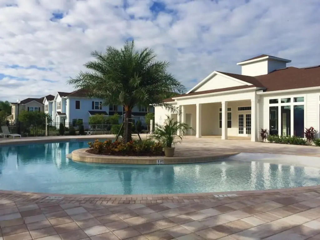 Brand new Townhouse in gated community super close to Disney