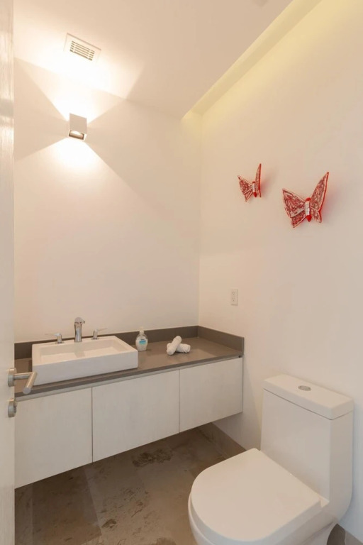 Exclusive 2 Level PH 3 BR Private Pool Roof Wifi Stunning Amenities GYM