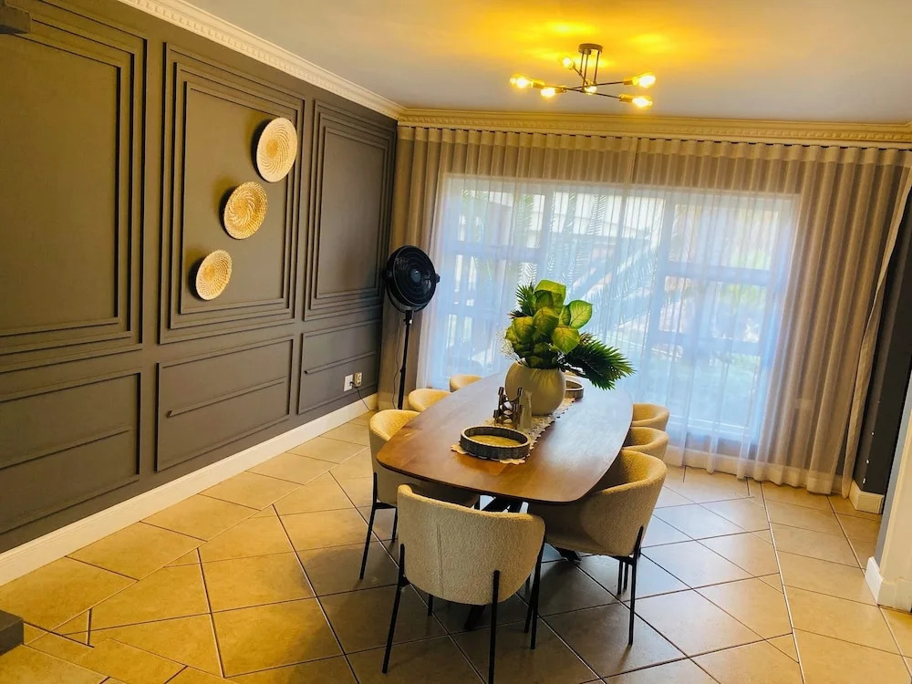 Or Tambo Airport Holiday Home