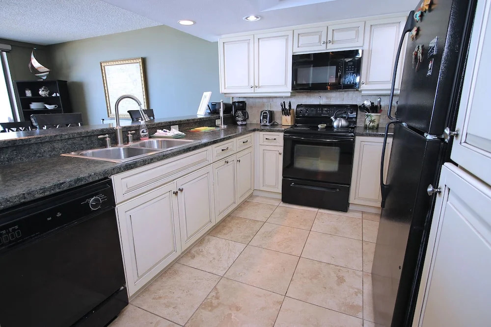 Pier House 402