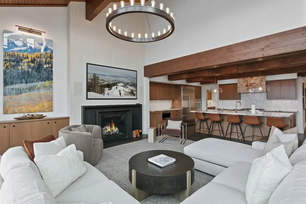 Stag Lodge 3BR Views, Hot Tub, Ski Access Condo
