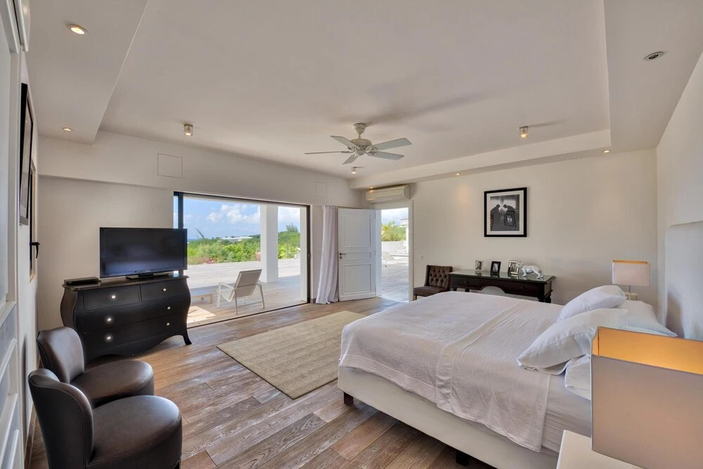 Huge Pool, Ideal for Groups, Exclusive Address, AC, Free Wifi, Sat TV, Views! Terres Basses Area
