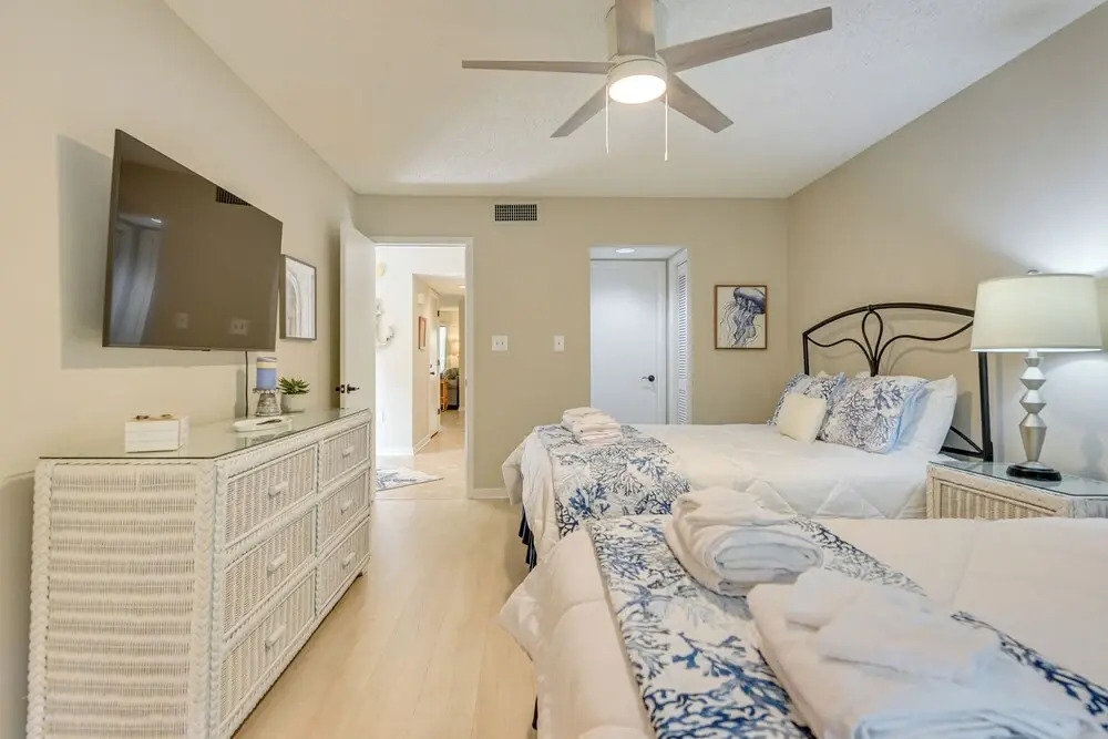 Private Deck & Pool Access: Myrtle Beach Getaway!