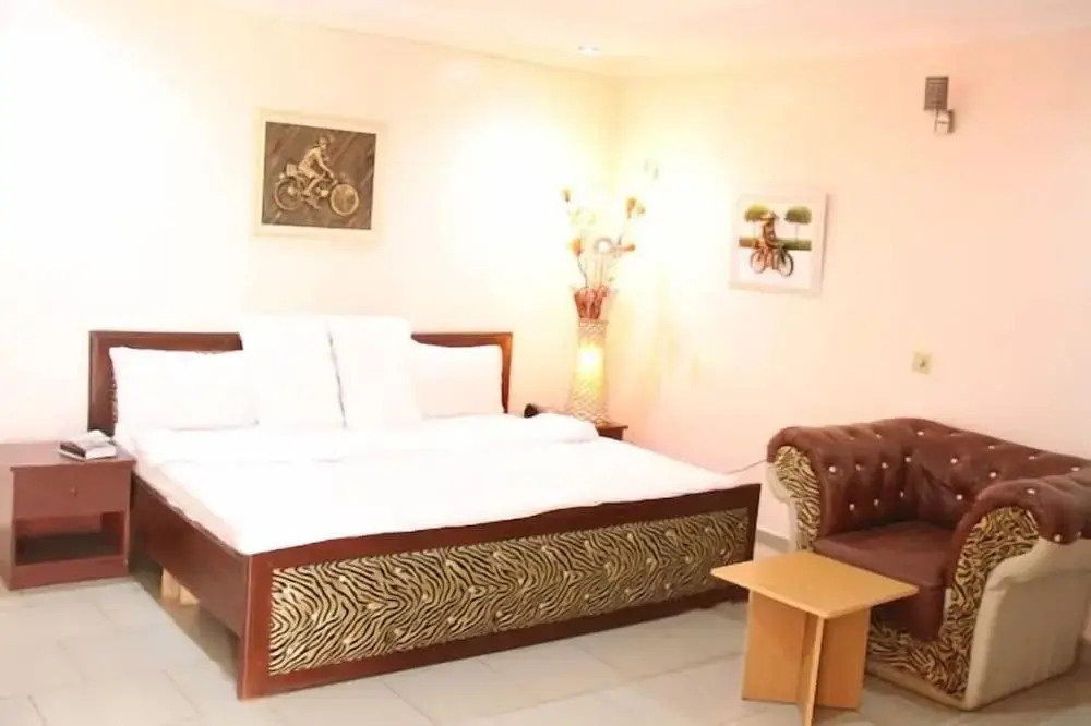 Rosrit Hotel and Suites