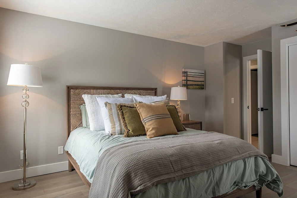 Lakefront 3BR Luxury Home at High Bluffs