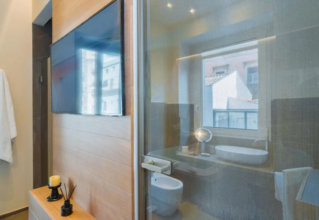 ETNEA Suite 270