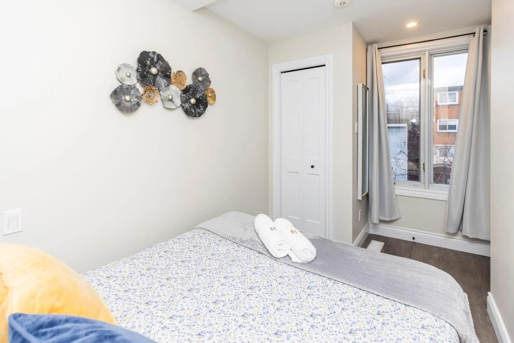 2BR Units With King Bed - Mins to Byward Market