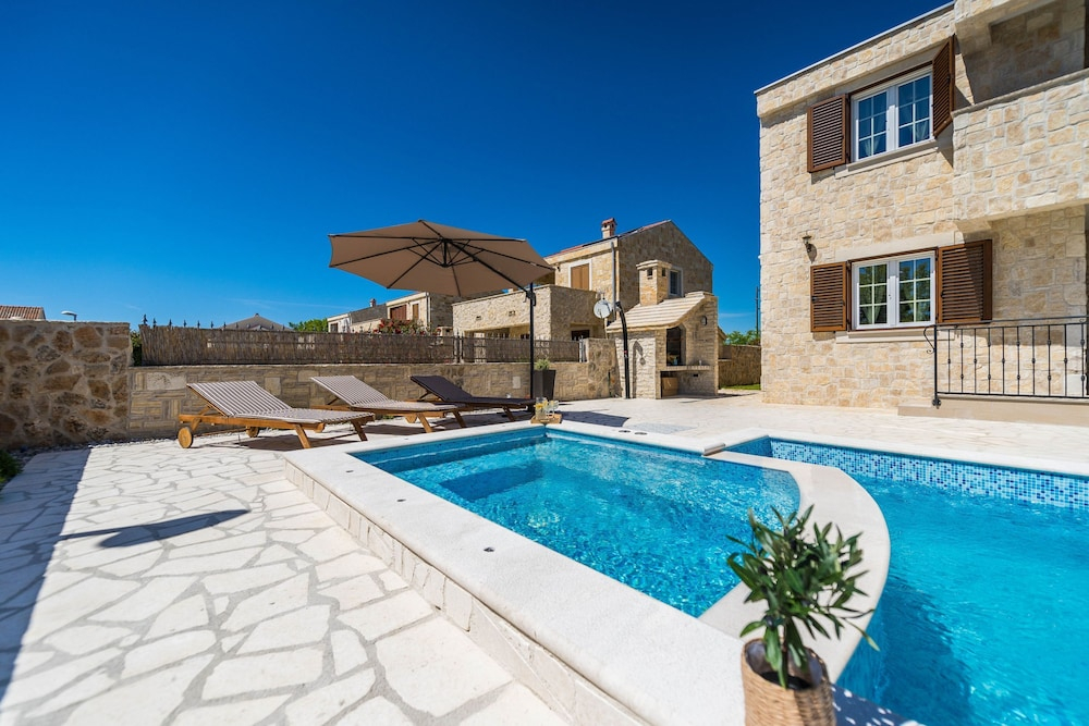 Villa Rea 1 with heated pool