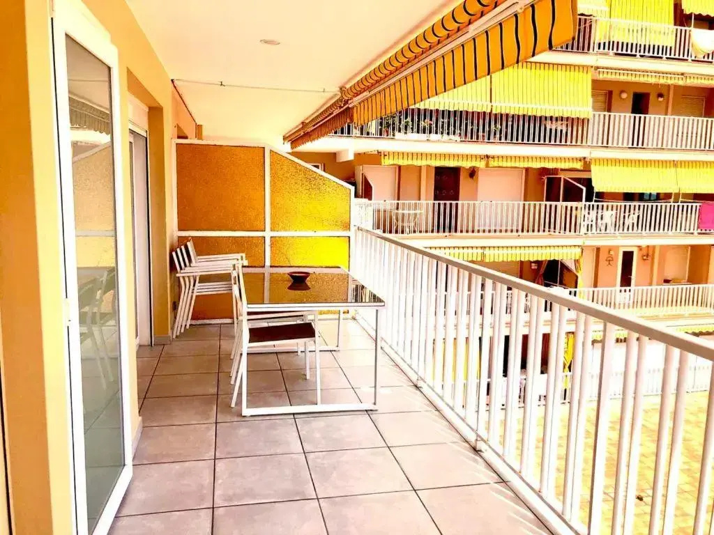 Apartamento frente al mar con piscina
